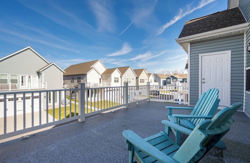 Frankford House | Spacious 4 bed, 3.5 bath townhome located in Ocean View Beach Club; community pool, fitness center, shuttle, playground, sauna, Free WIFI