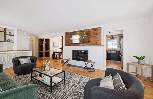 Edina House | Spacious 4 bed, 3 bath home near Minneapolis