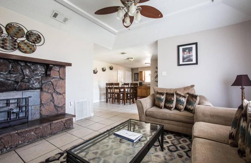Fillmore House | SPACIOUS 4 BED/3 BATH HOME NEAR CITY PARK !!!!