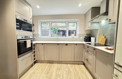 Little Malvern House | Spacious 4-Bed Cottage w/Hot Tub & Parking in Malvern.Perfect for Family Getaway