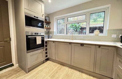 Little Malvern House | Spacious 4-Bed Cottage w/Hot Tub & Parking in Malvern.Perfect for Family Getaway
