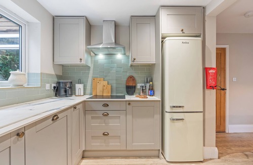 Little Malvern House | Spacious 4-Bed Cottage w/Hot Tub & Parking in Malvern.Perfect for Family Getaway