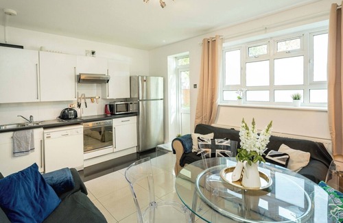 Nine Elms Apartment | Spacious 4-Bed Flat Near Nine Elms Tube Station
