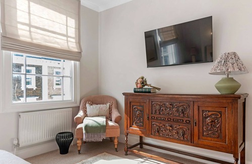 Belgravia Condo | Spacious 4 Bed 2 Bath Townhouse Near Buckingham Palace
