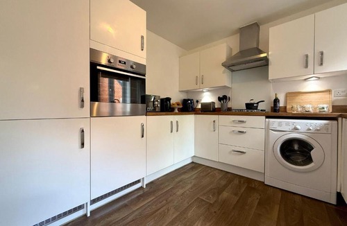 Oadby House | Spacious 4-Bed Home in Marylebone, Wi-Fi, Parking & Extended Stays