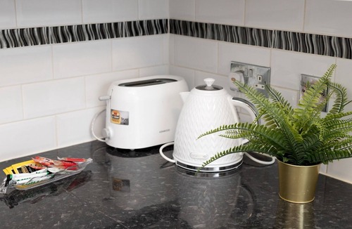 Barnehurst House | Spacious 4 Bed House Free Parking Near Station - Pass the Keys