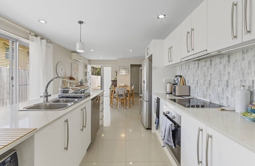 Northgate Apartment | Spacious 4-Bed House with Secure Parking