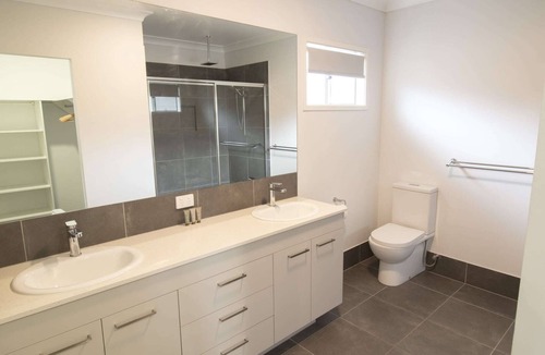 Plainland Apartment | Spacious 4-Bed House in Leafy Plainland