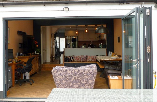Whitton House | Spacious 4-bed House nr Allianz Stadium, 20 mins to London and LHR