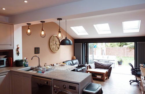 Whitton House | Spacious 4-bed House nr Allianz Stadium, 20 mins to London and LHR