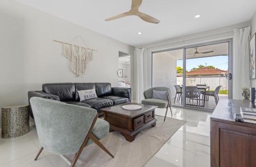 Northgate House | Spacious 4-Bed House with Secure Parking