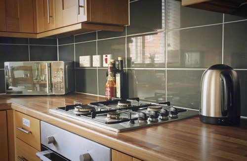 Long Eaton House | Spacious 4 Bed Modern Townhouse with Parking