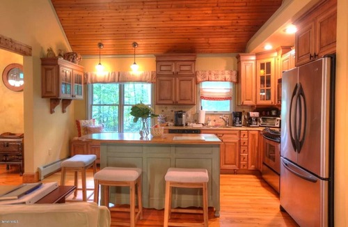 New Marlborough House | Spacious 4-bedroom house in peaceful Southfield with AC, WiFi and more!