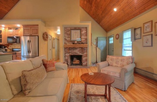New Marlborough House | Spacious 4-bedroom house in peaceful Southfield with AC, WiFi and more!