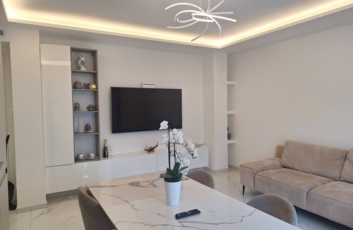 Riva del Garda Apartment | Spacious 4-bedroom apartment in tranquil Riva del Garda with AC