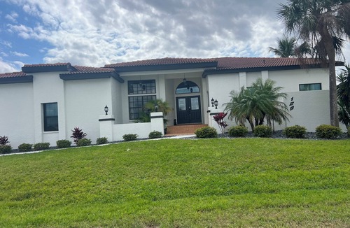 Edgewater House | Spacious 4-bedroom, harbor Acces ON canal, fish of the dock Rv parking POOL SPA