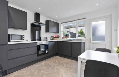 Livingston Apartment | Spacious 4 bedroom home close to airport