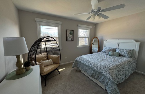 Downers Grove House | Spacious 4-bedroom house in quaint neighborhood with furnished basement.