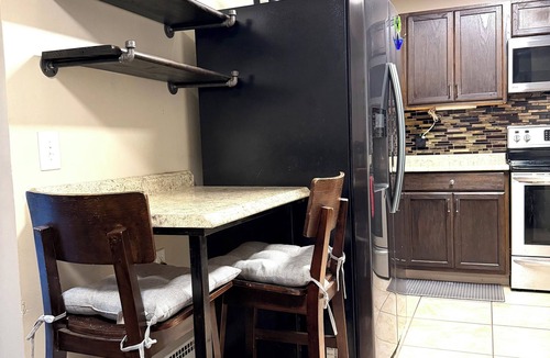 Silver Lane House | Spacious 4-Bedroom Home for Groups & Families — Minutes from Hartford
