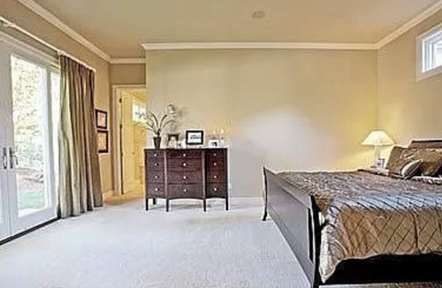 Mercer Island House | Spacious 4-bedroom house in beautiful Mercer Island with AC