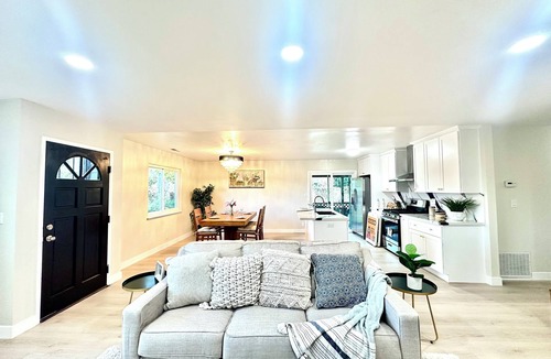 Rex Manor House | Spacious 4-bedroom house in cool Mountain View with WiFi
