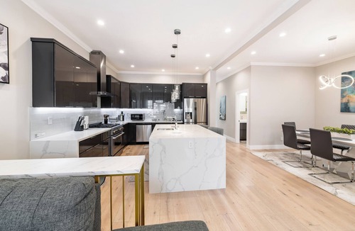 Bayview House | Spacious 4-bedroom townhome in enchanting San Francisco with AC