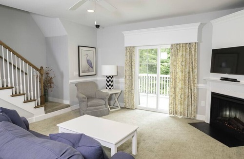Lackey Resort | Spacious 4 bedroom Estate at Kings Creek close to Water Country USA