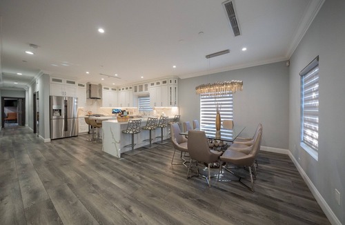Burbank House | Spacious 4-bedroom, 4.5bath house in peaceful Burbank