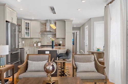 Winter Hill House | Spacious 4-bedroom 4-bath house with parking, game room, outside lounge and AC