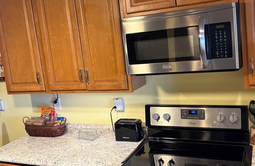 Hanover House | Spacious 4-bedroom 5 bed house. A lil Hollywood in the living room.Comfy beds!