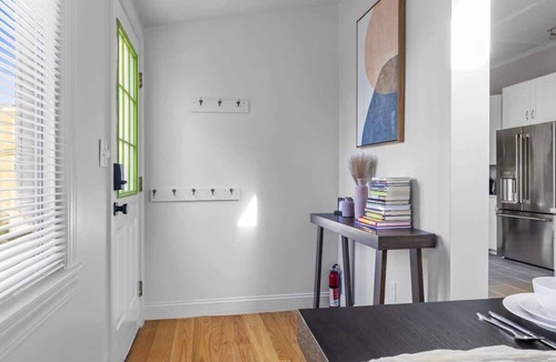 East Somerville Apartment | Spacious 4-bedroom apartment Somerville