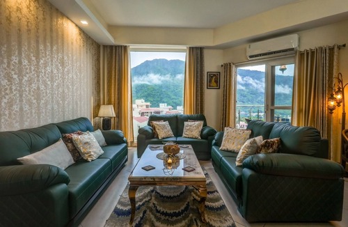 Haridwar Apartment | Spacious 4-bedroom apartment in enjoyable Rishikesh with fitness room, WiFi