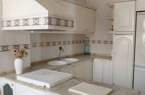 La Trinidad-San Juan y Todos los Santos Apartment | Spacious 4-Bedroom Apartment in Córdoba's Historic Center, Near the Mezquita