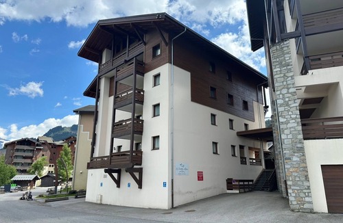 Les Esserts Apartment | Spacious 4-bedroom apartment, ski-in/ski-out, parking included
