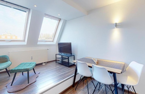 Untere Au Apartment | Spacious 4 Bedroom Apartment near City Center