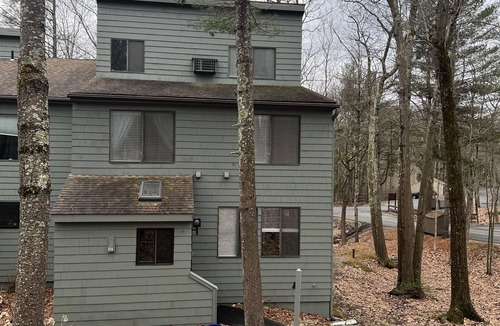 Torrington Condo | Spacious 4-bedroom condo with AC and WiFi in Litchfield County
