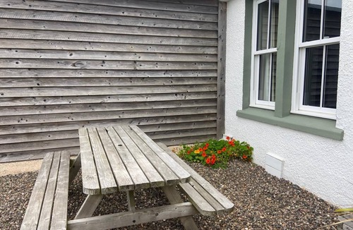 Anstruther Cottage | Spacious 4‑Bedroom Crail Cottage with En‑Suites, Garden, Parking & Walk to Harbour & Sea