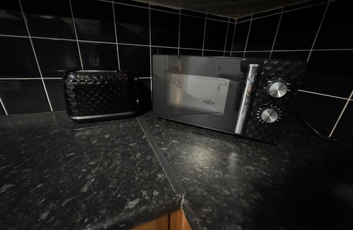Doncaster House | Spacious 4-Bedroom Doncaster Home | Sleeps 12 | Ideal for Fmilies & Contractors