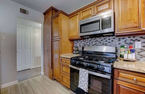 MacGregor House | Spacious 4-Bedroom Duplex in the Heart of Houston