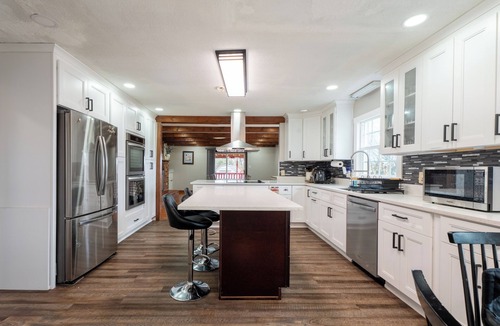 Claremont House | Spacious 4-bedroom farmhouse in tranquil Claremont