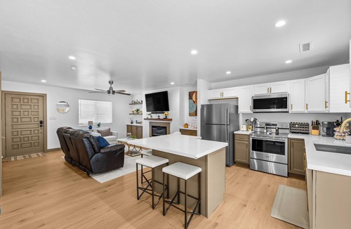 Flagstaff House | Spacious 4-bedroom family and pet-friendly house in tranquil Flagstaff, Arizona.