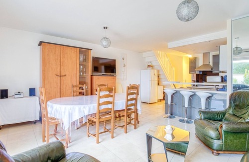Biscarrosse House | Spacious 4-Bedroom House in Biscarrosse with WiFi, A/C, Terrace & Parking, Pet-Friendly