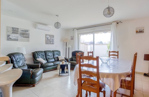Biscarrosse House | Spacious 4-Bedroom House in Biscarrosse with WiFi, A/C, Terrace & Parking, Pet-Friendly