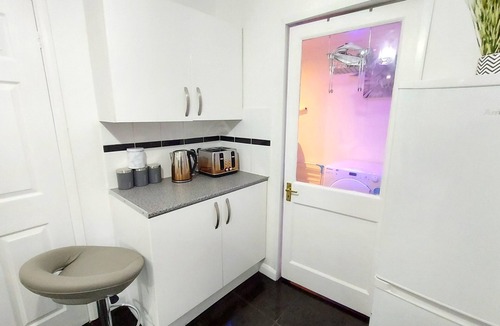 Fordwich House | Spacious 4 -Bedroom Home in Canterbury Kent – Perfect for Business & Long Stays.