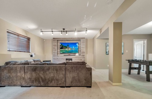 Lethbridge House | Spacious 4 Bedroom Home in Vibrant Neighbourhood