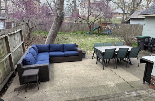 Des Moines House | Spacious 4-bedroom house central to Des Moines near Drake Univ. Fenced yard