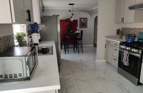 El Cerrito House | Spacious 4-bedroom house with AC, in El Cerrito CA with views of Mt. Tamalpais,