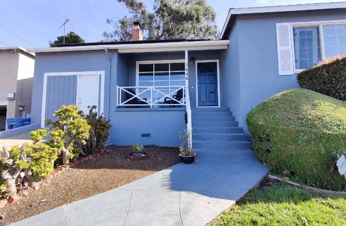 El Cerrito House | Spacious 4-bedroom house with AC, in El Cerrito CA with views of Mt. Tamalpais,