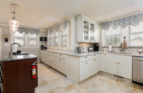 Northeast South Bend House | Spacious 4-Bedroom Home 1 Mi to ND Stadium!