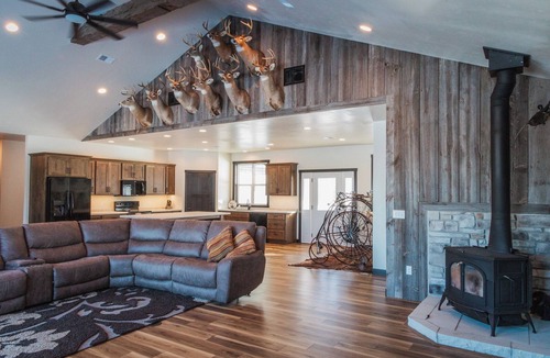 Two Rivers House | Spacious 4-bedroom house with WiFi, in Two Rivers WI, 30 miles from the draft